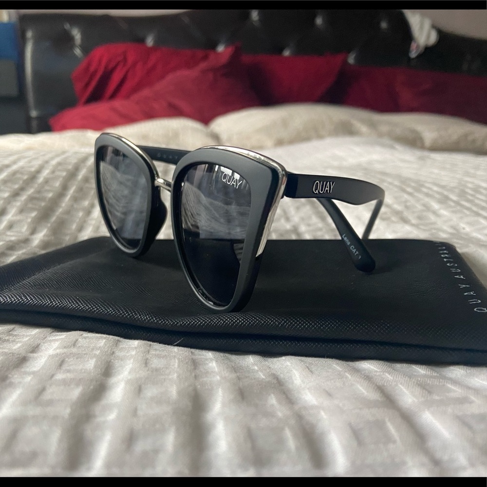 Quay Black/Silver sunglasses